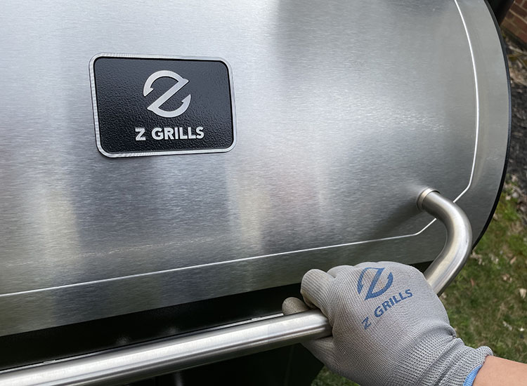 Z Grills 700D3 lid and handle
