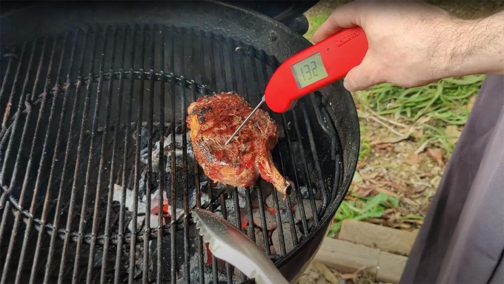 testing ribeye temperature witht thermapen one