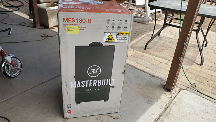 Masterbuilt MB20071117 Electric Smoker Packaging