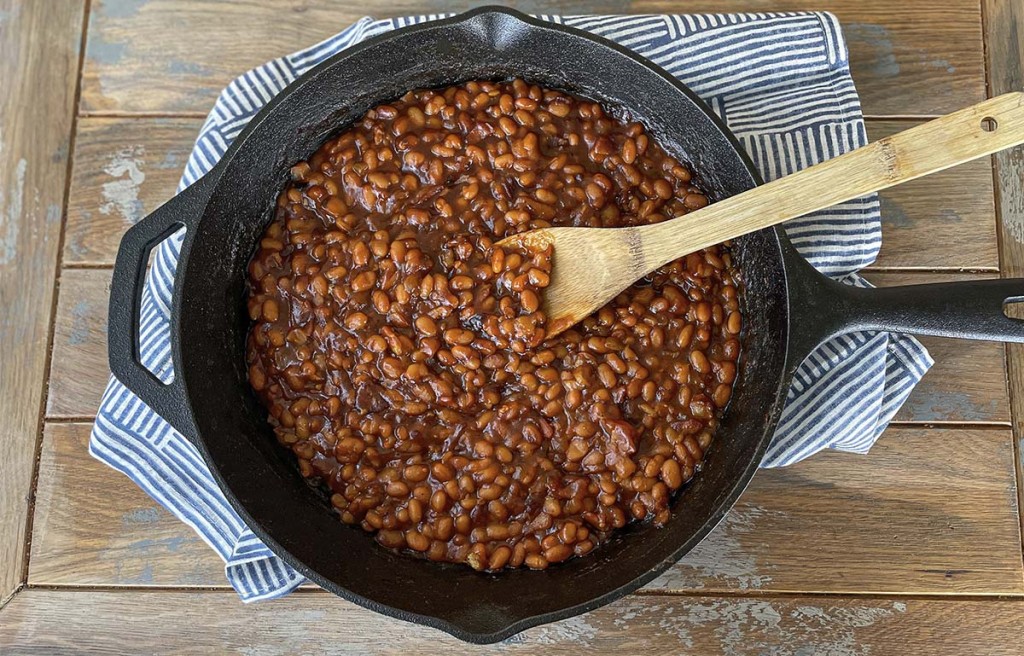 smoked baked beans in cast iron pan