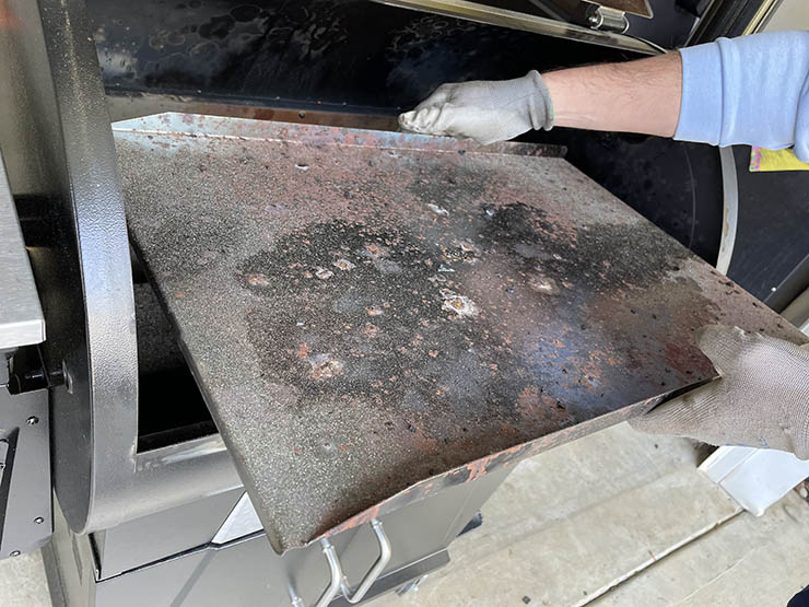 removing dirty pellet grill heat diffuser