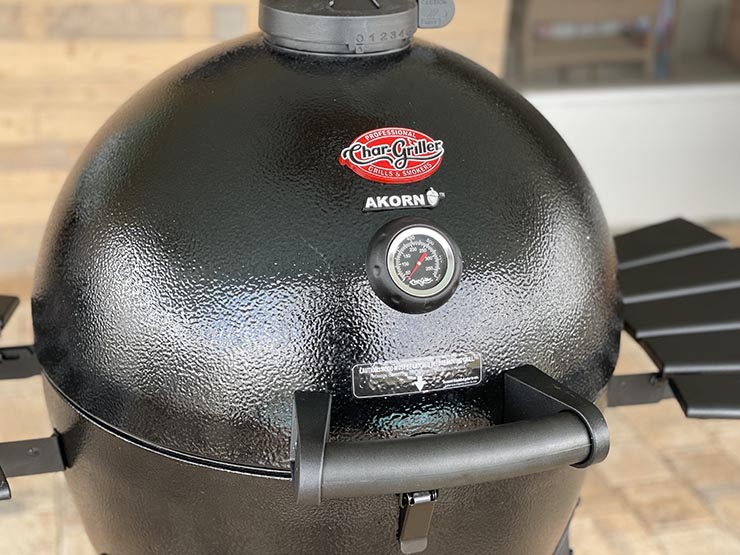 a close up of the Char-Griller Akorn with a closed lid