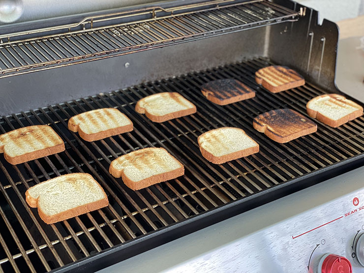 bread slices on Weber Genesis SPX-435 gas grill
