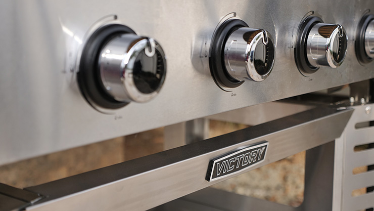 close up view of the Victory gas griddle knobs