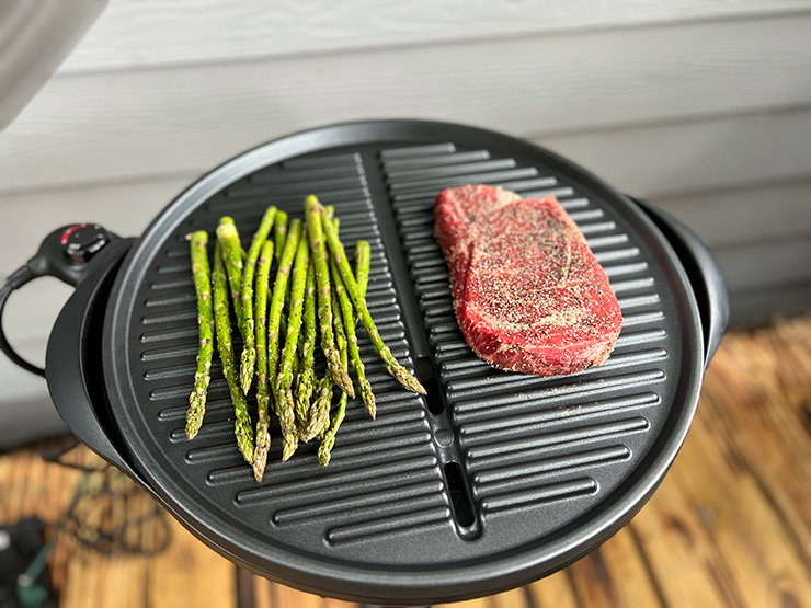 steak and asparagus grilling on the George Foreman electric grill