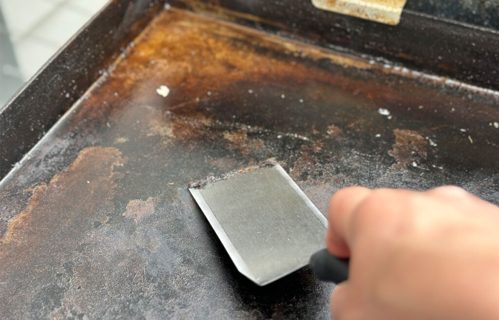 how to clean a rusty griddle