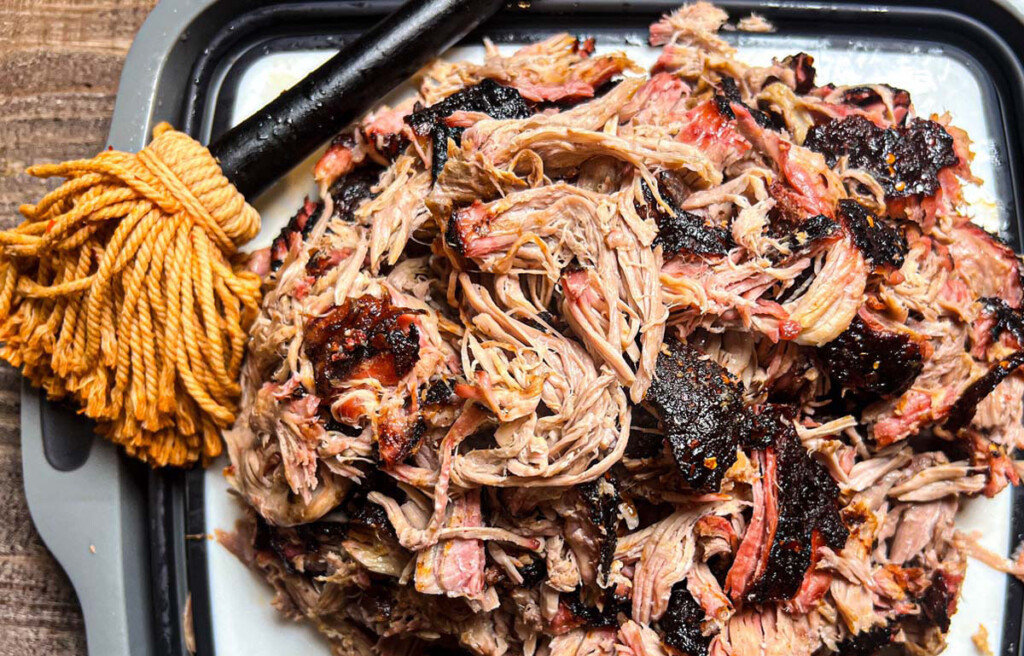 smoked-pulled-pork-with-hot-vinegar-mop-sauce.