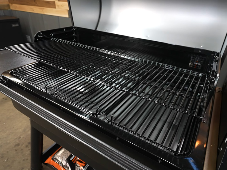 Traeger Ironwood pellet grill cooking area