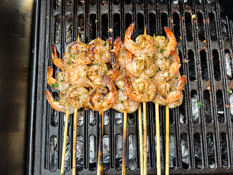 cook skewered shrimp on the grill